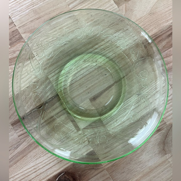 Rare Vintage 1930’s Hazel Atlas Uranium Glass Tea Cup and Saucer Shamrock Motif - Picture 5 of 10